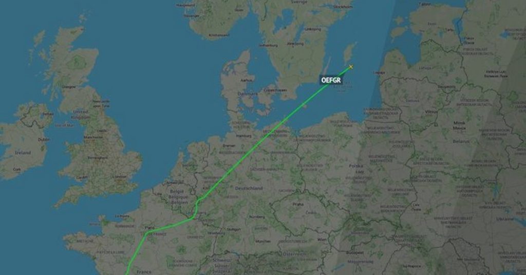 The plane did not respond to messages for a long time.  Near Latvia, his signals are cut off