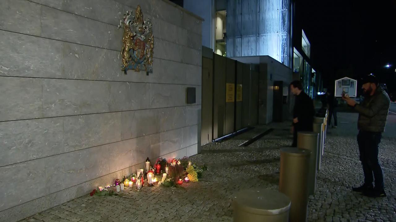 Warsaw.  Elizabeth II died.  Candles in front of the gates of the British Embassy