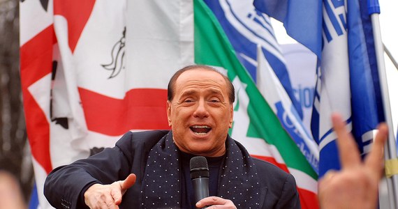 „Zadufana, apodyktyczna, arogancka, zaczepna” - tak kandydatkę na premiera Włoch Giorgię Meloni opisał lider Forza Italia, były szef rządu Silvio Berlusconi. Epitetów dziennikarze dopatrzyli się na kartce z notatkami, jaką polityk miał przed sobą w Senacie. Trwa dyskusja, czy notatki Berlusconiego obrazują stan napięć w zwycięskim bloku centroprawicy, która ma utworzyć rząd.