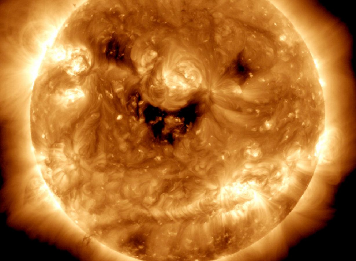 Gorgeous smile in the sun.  NASA explains a strange phenomenon - o2