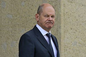 The intelligence services were working "number".  Scholz grants the Chinese access to the port