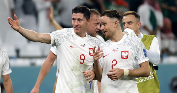 Polscy piłkarze w przypadku co najmniej remisu dziś z Argentyną w Dausze na pewno awansują do 1/8 finału mistrzostw świata - po raz pierwszy od 1986 roku. W grupie D ten cel osiągnęła już Francja, która zagra z Tunezją. W trudnej sytuacji jest rozczarowująca na razie Dania.