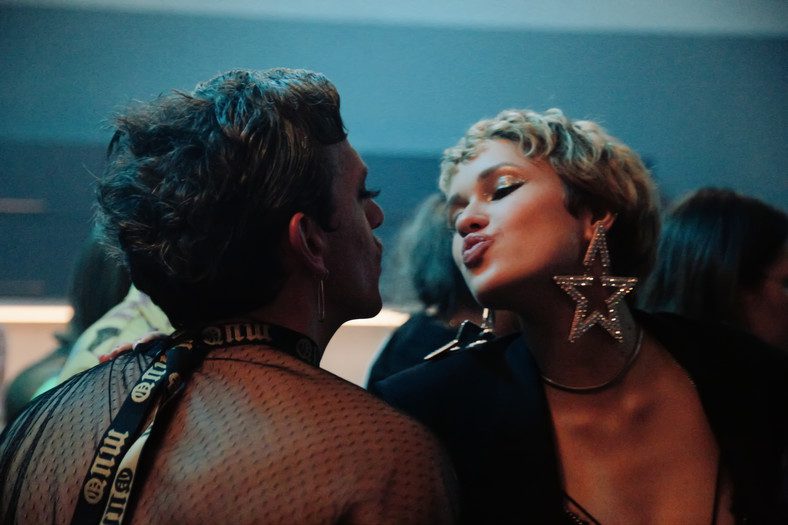 Helena Englert and Piotr Głowacki on the set of the movie "seduction"