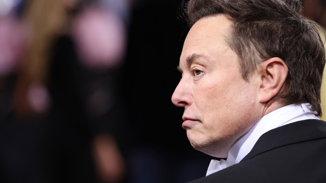 United States of America.  2022 midterm elections. Elon Musk, the new owner of Twitter, called for a Republican vote