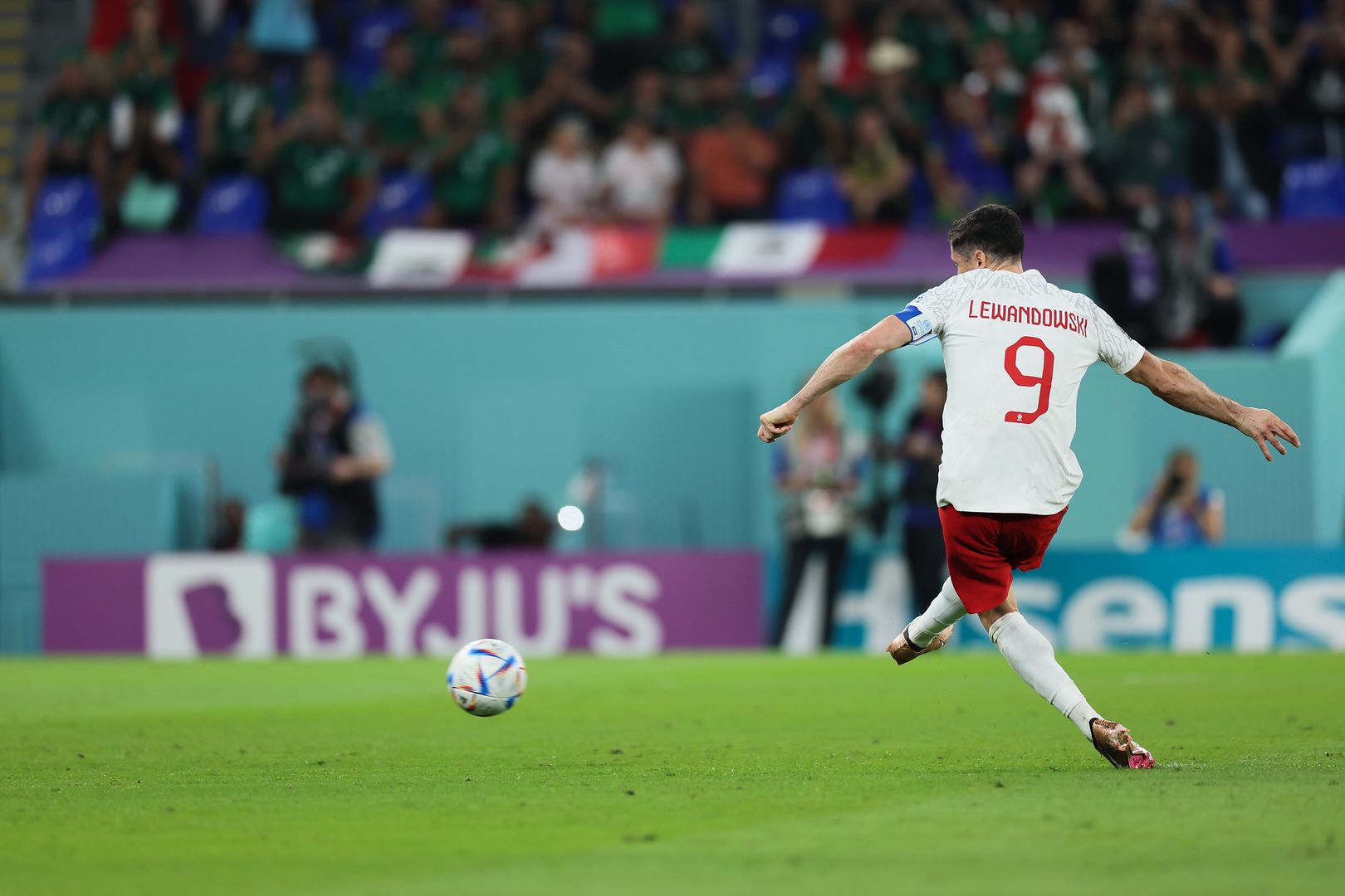 Why didn't Lewandowski score a penalty kick?  Scientists have studied it - O2