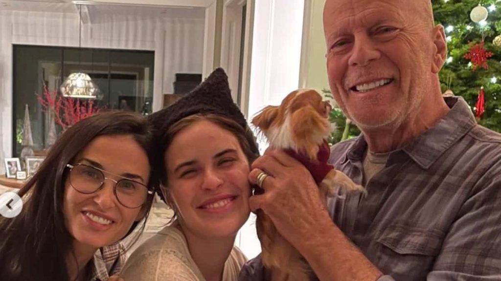 Bruce Willis makes a rare appearance in a Demi Moore Christmas photo series