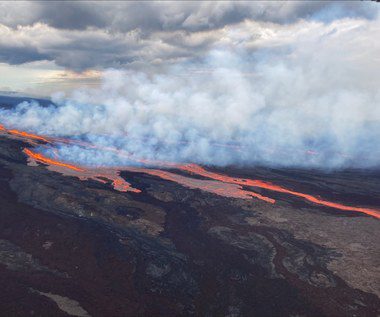 Mauna Loa volcano eruption.  The largest volcano on Earth has woken up after 38 years
